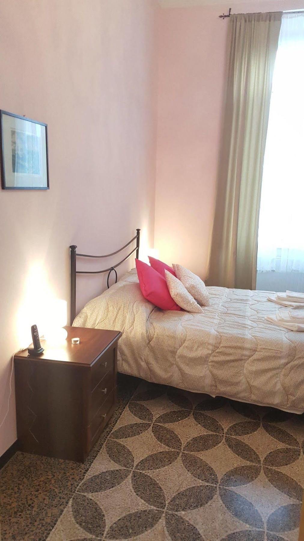 Royal Guest house Genoa